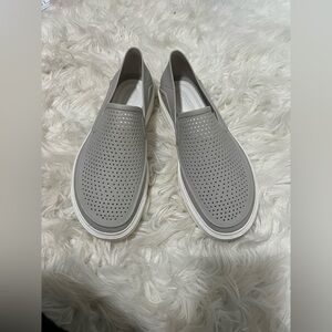 Bundle & Save [3 for 40$] 
Gray Crocs Loafers Size 11W